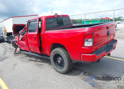 2021 Ram 1500 Big Horn 4X4 5'7 Box z USA, uszkodzony, nr VIN 1C6SRFFT8MN622915